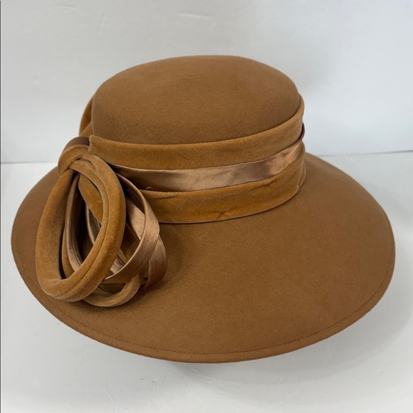 SUTTON STUDIO 100% Wool Felt Cloche Brown Hat Beige Bow Accent Made In Italy - Picture 2 of 6